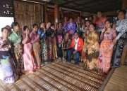 Antusias Masyarakat Adat Tolotang Sidrap Terima Cagub Sulsel Danny Pomanto