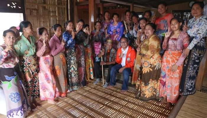 Antusias Masyarakat Adat Tolotang Sidrap Terima Cagub Sulsel Danny Pomanto