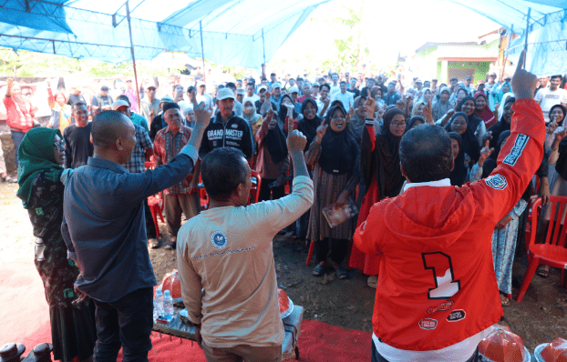 Calon Gubernur Sulawesi Selatan (Cagub Sulsel) nomor urut 1 Moh. Ramdhan 'Danny' Pomanto yang berpasangan dengan Azhar Arsyad mengunjungi Kabupaten Bone, untuk melakukan sosialisasi dan bertemu langsung masyarakat, Selasa, (15/10/2024).