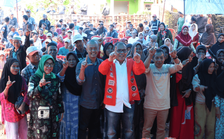 Calon Gubernur Sulawesi Selatan (Cagub Sulsel) nomor urut 1 Moh. Ramdhan 'Danny' Pomanto yang berpasangan dengan Azhar Arsyad mengunjungi Kabupaten Bone, untuk melakukan sosialisasi dan bertemu langsung masyarakat, Selasa, (15/10/2024).