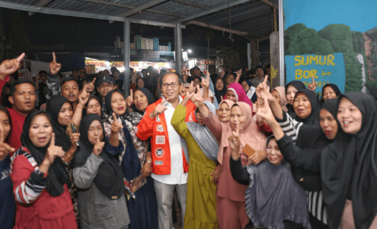Ratusan Emak-emak Antusias Sambut Cagub Sulsel Danny Pomanto di Pakkatto