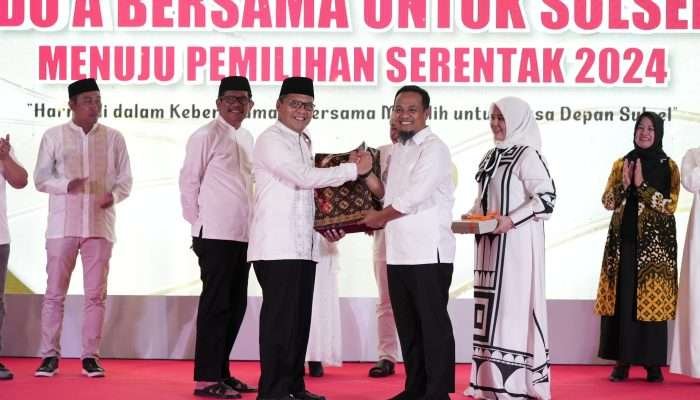 Komitmen Wujudkan Pilkada Damai, Danny-Azhar Kompak Hadiri Doa Bersama Bawaslu Sulsel